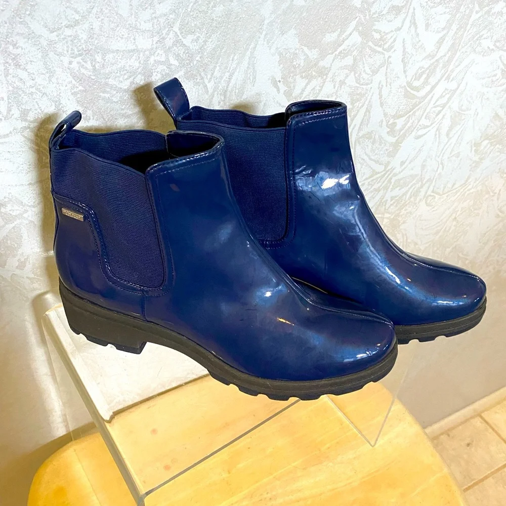 Boots - Picture 1 of 3